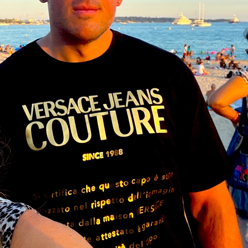 Versace Jeans Couture Tee Size XXL.
Excellent condition.